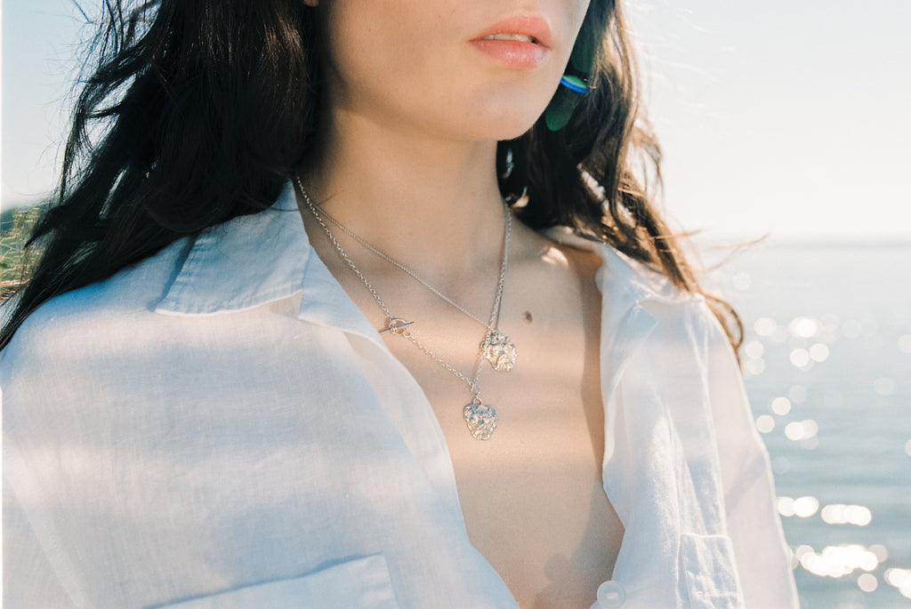 s.p.q.r. no. 10, the leō necklace with t-bar